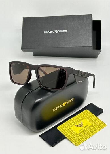 Солнцезащитные очки Emporio Armani