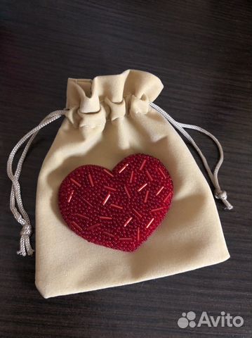 Брошь из бисера ручной работы