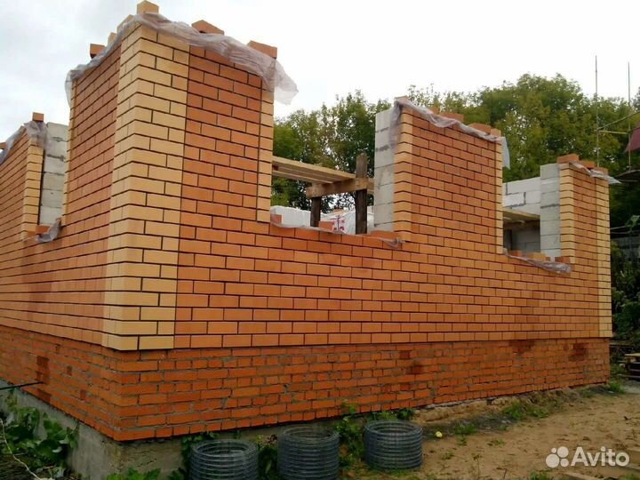 Кладка кирпича каменщики