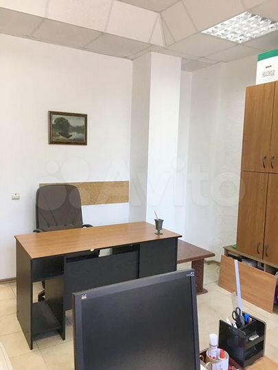 Рабочий стол в офисе, коворкинг