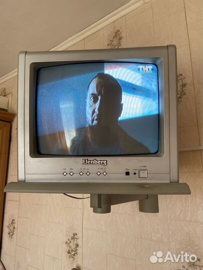 Телевизор с кранштейном Elenberg
