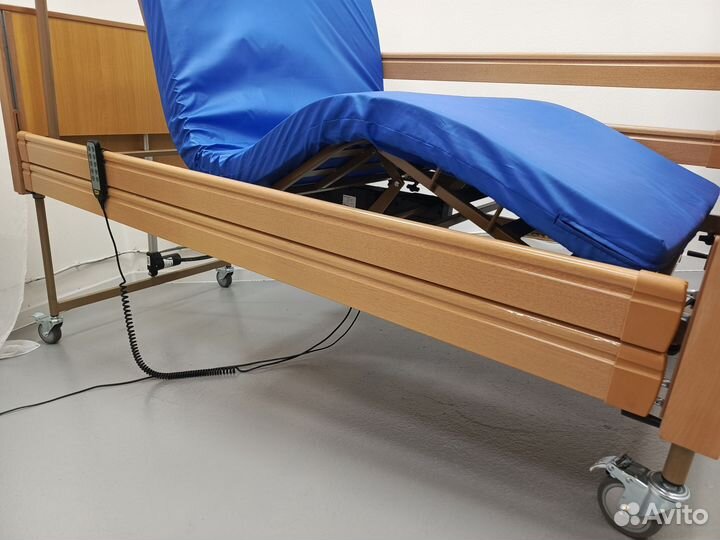 Медицинская кровать с 120 см. ширина ложе