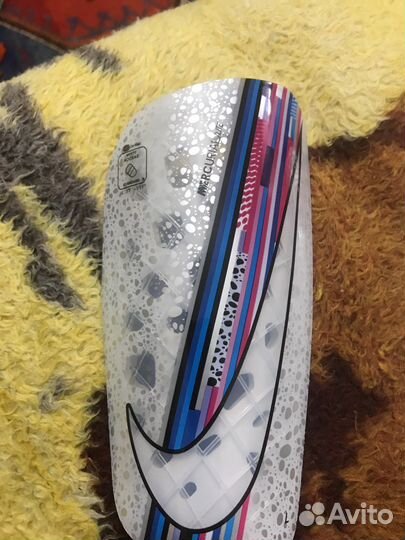 Футбольные щитки