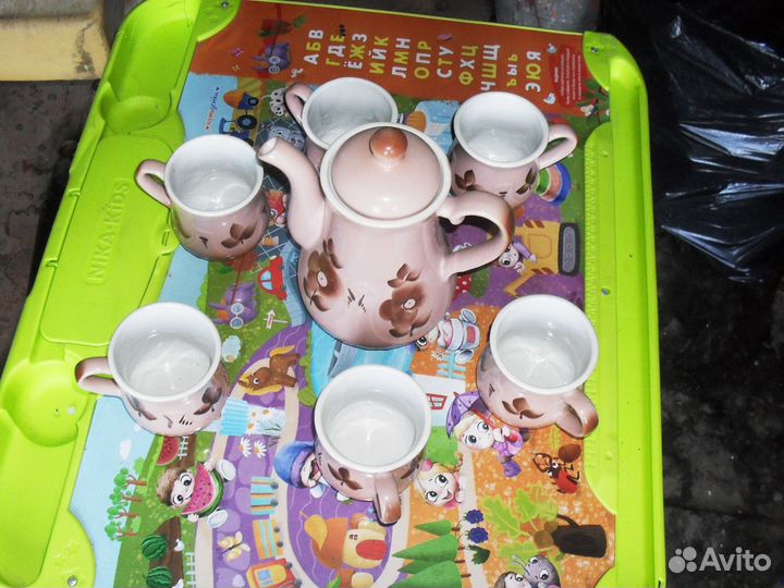 Кофейник и чашки