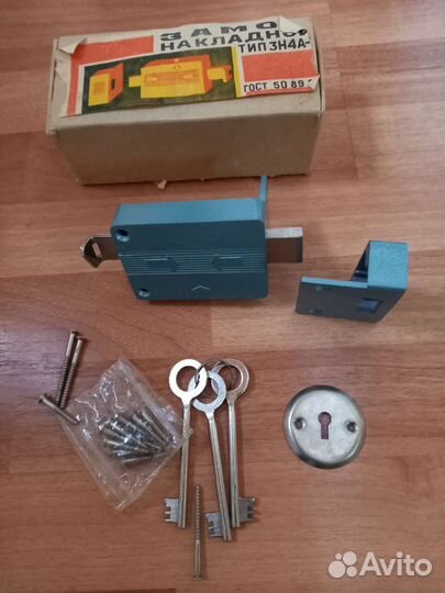 Замок дверной накладной