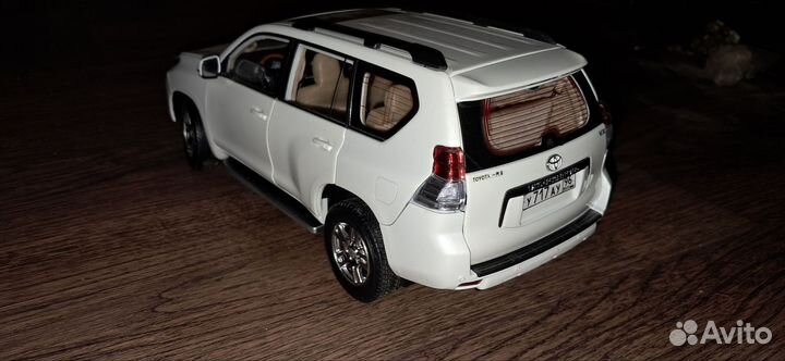 Land Cruiser Prado 150 1/18