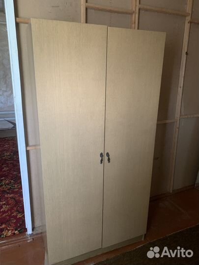 Шкаф платяной