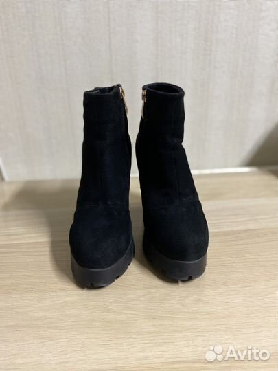 Ботинки демисезонные на каблуке