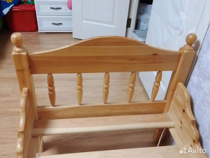 Кровать из массива