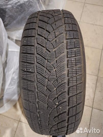 Goodyear UltraGrip Ice 225/60 R17 103T