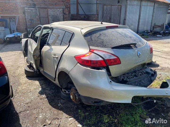 В разборе Renault Megane III 1.6 K4M839 АКПП 2011