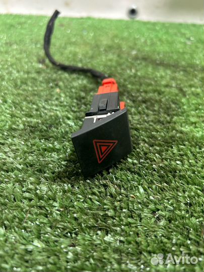 Кнопка аварийки Skoda Fabia 2