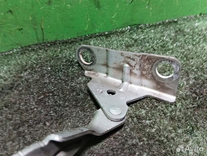 Петля капота левая Citroen C5 2009