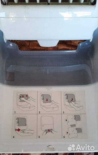 Диспенсер для бумажных полотенец