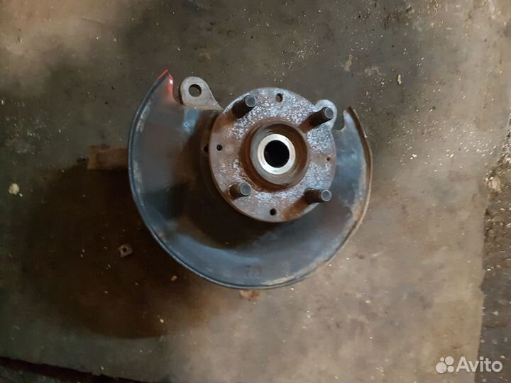 Кулак поворотный Хонда Фит 2001-2008 передний