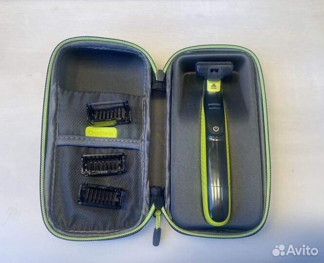 Набор Philips OneBlade с тремя гребнями и чехлом