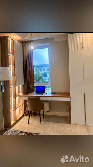 Детская рабочая зона у окна