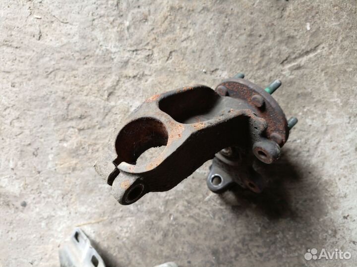 Кулак левый ford focus 2