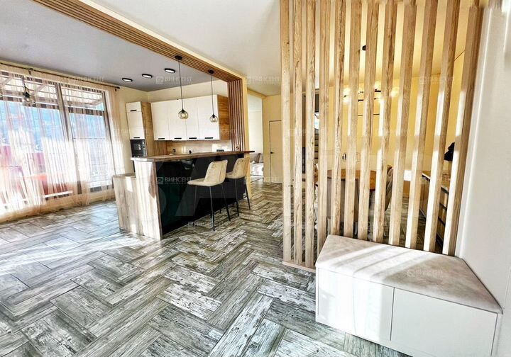 Дом 220 м² на участке 5,3 сот.