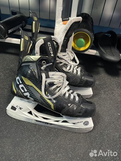 Коньки хоккейные