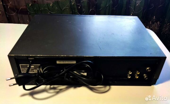 Видеомагнитофон LG bl - 152 w