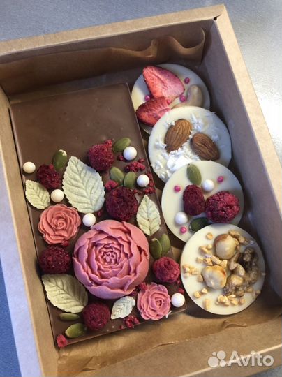 Шоколадные подарки, конфеты, букеты, цветы