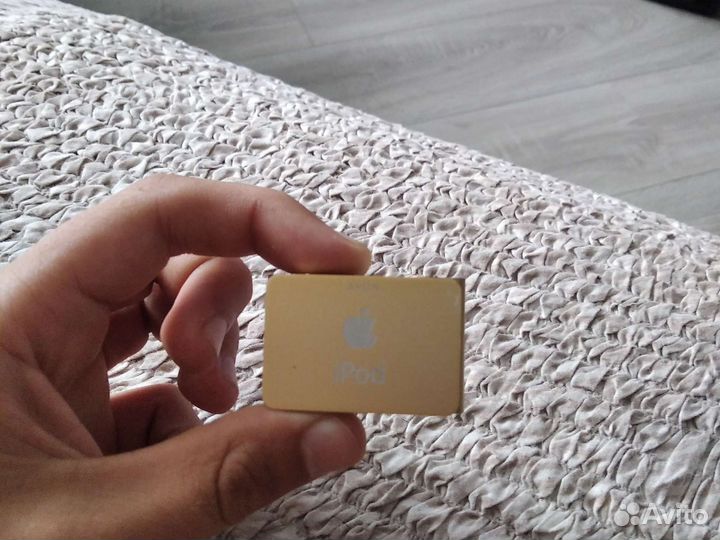 Apple iPod shuffle 2nd Gold лимитированное издание