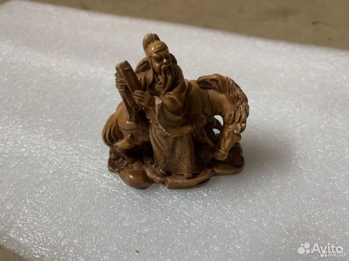 Статуэтки разные