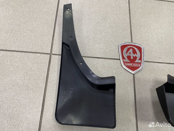 Брызговик задний правый / левый Toyota Rav-4 2006+