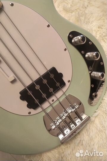Sterling by Musicman бас