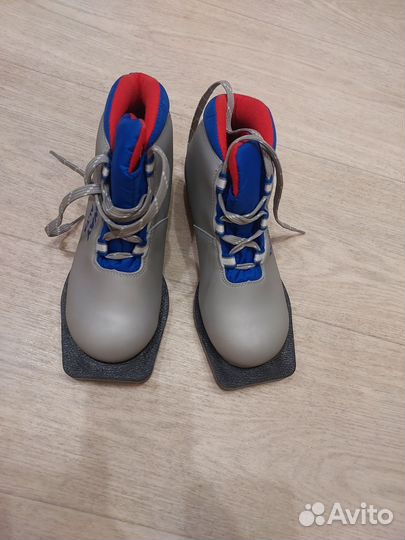 Лыжные ботинки