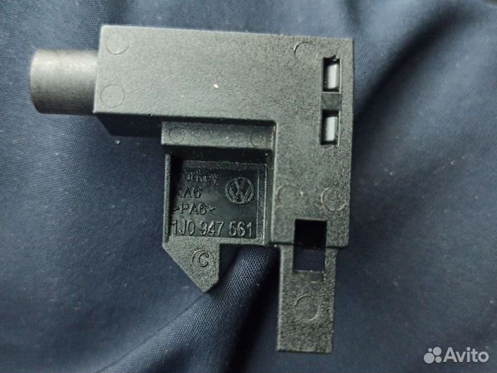 Кнопка включения индикатора стояночного тормоза