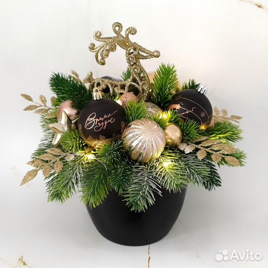 Новогодняя композиция с оленем