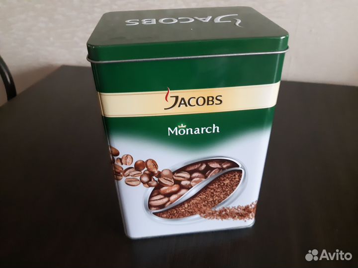 Банка с ложкой