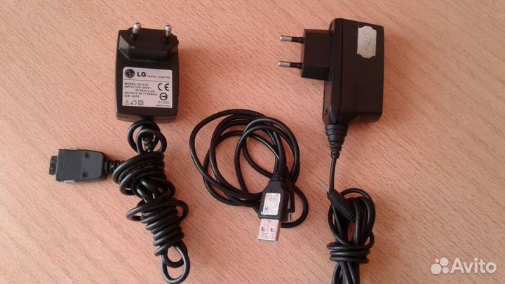 Зарядки к кнопочным LG, Maxell, шнур USB,подставка