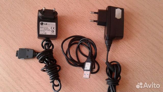 Зарядки к кнопочным LG, Maxell, шнур USB,подставка