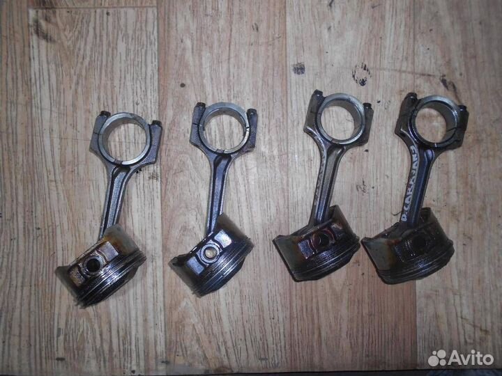 Поршень с шатуном Dodge Caravan 1996-2000