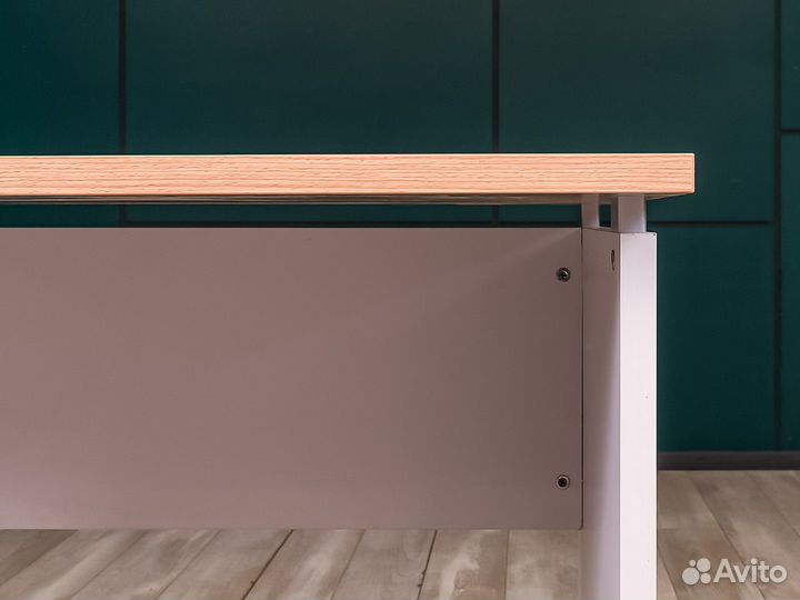 Офисный стол для менеджера