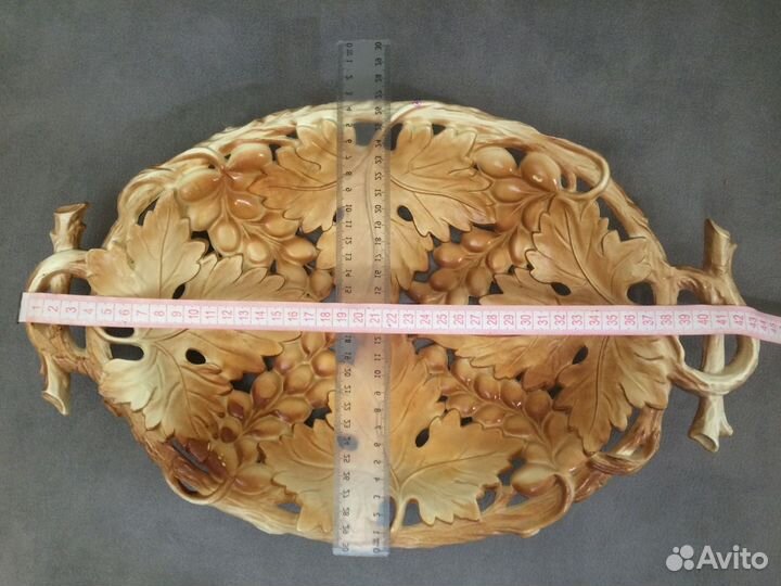 Рюмки из оникса, поднос для фруктов