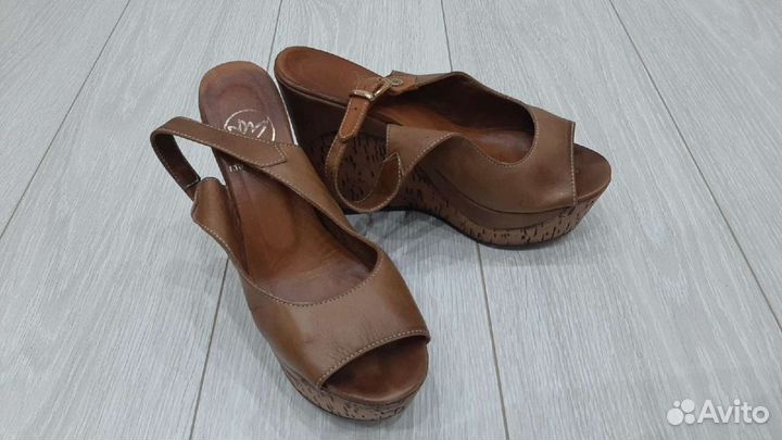 Босоножки женские