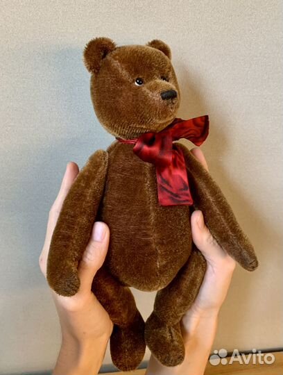 Мишка-тедди с красным бантом