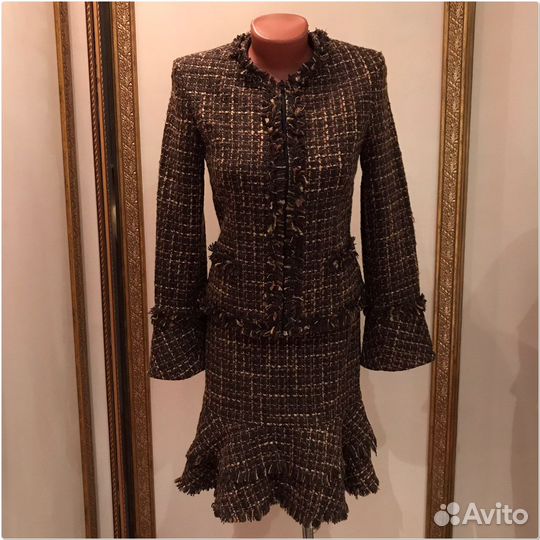 Костюмы женские