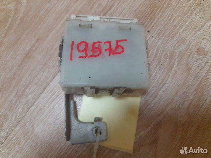 Электронный блок Nissan Bluebird 1996-2001