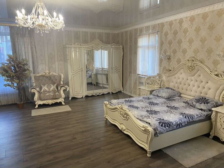 2-к. квартира, 100 м², 4/4 эт.
