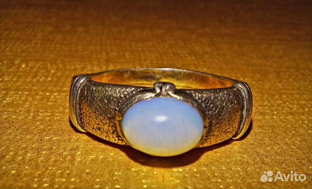 Серебряное кольцо с лунным камнем 19 размер