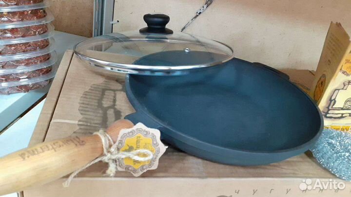 Чугунная сковорода 26/4см с крышкой и деревянной р