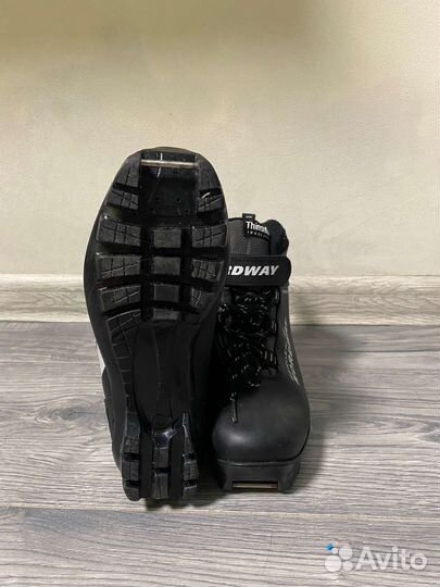 Детские лыжные ботинки 35 р