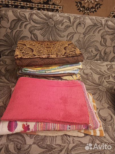 Постельное белье и полотенца б/у