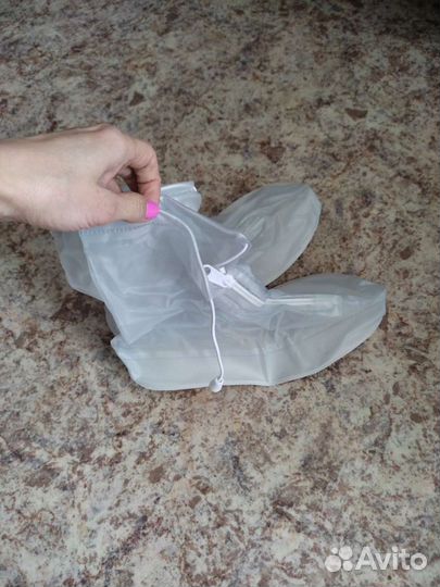 Новый дождевик и бахилы