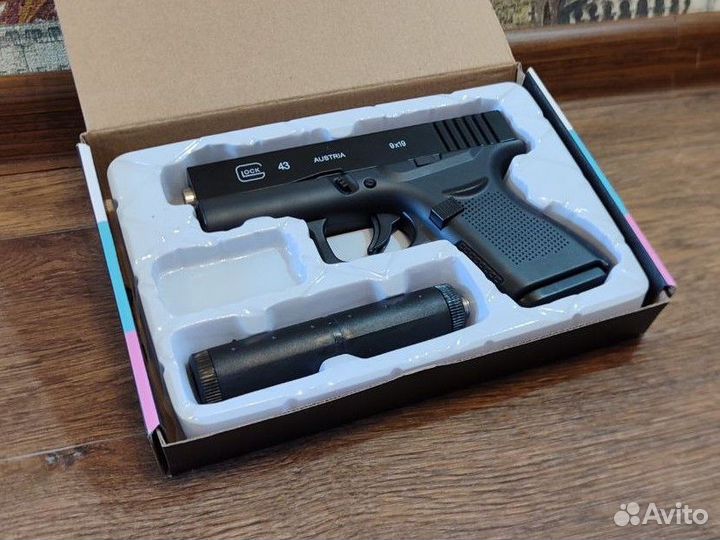 Игрушечный пистолет глок